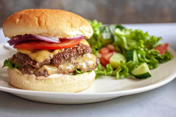 ¿Cómo hacer hamburguesas caseras en pocos minutos?