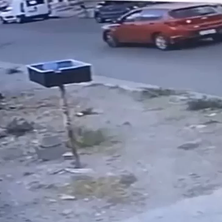 Buscan intensamente a la mujer que atropelló a una nena de 4 años y huyó: “No frenó y siguió de largo” Buscan intensamente a la mujer que atropelló a una nena de 4 años y huyó: “No frenó y siguió de largo”