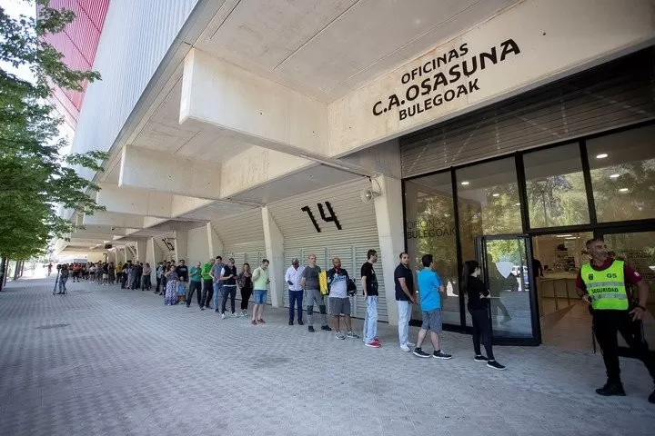 Comenzó la venta de entradas para Argentina vs Estonia y más de 10.000 fanáticos se acercaron al estadio de Osasuna