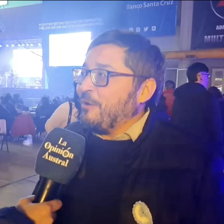 Oscar Canto, durante la Velada Patriótica: “Estamos muy contentos de que las familias santacruceñas llenen estos espacios”