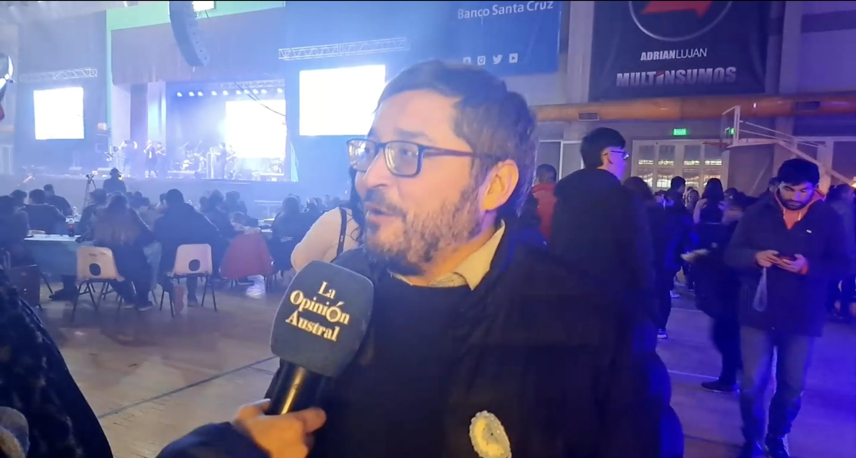 Oscar Canto, durante la Velada Patriótica: “Estamos muy contentos de que las familias santacruceñas llenen estos espacios”