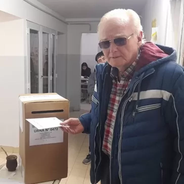 Elecciones en Chubut: Oscar Petersen dijo que “es importante que elijan” porque “tenemos que vivir bien en democracia”