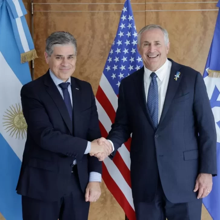 El presidente de YPF y el embajador de Estados Unidos en Argentina analizaron inversiones en Vaca Muerta