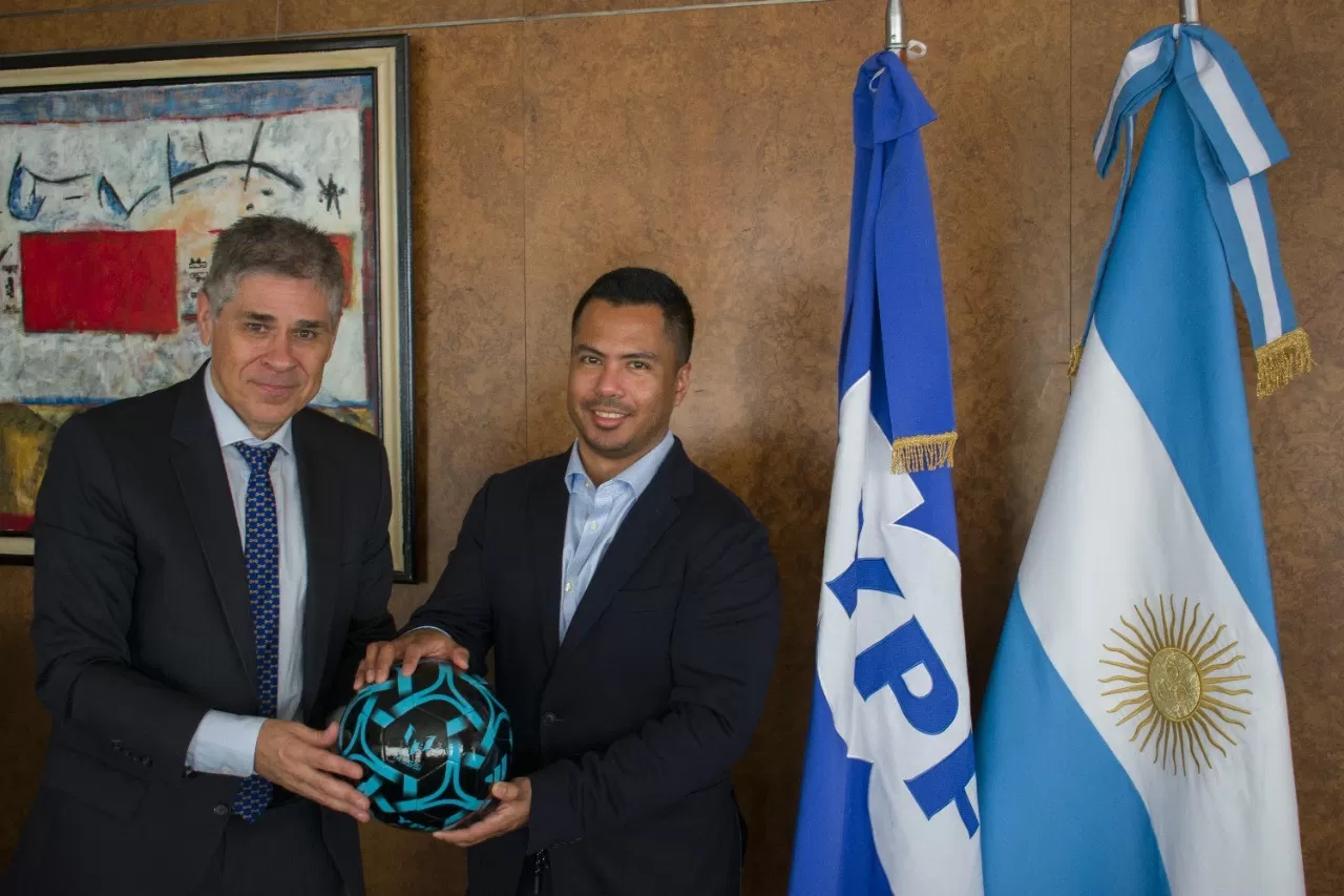 Pablo González recibió a la máxima autoridad de Petronas para Argentina y analizaron el proyecto de GNL Pablo González recibió a la máxima autoridad de Petronas para Argentina y analizaron el proyecto de GNL