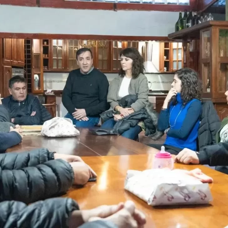 Pablo Grasso recorrió Cañadón Seco y conversó con vecinos: “Tienen ganas de crecer como comunidad”