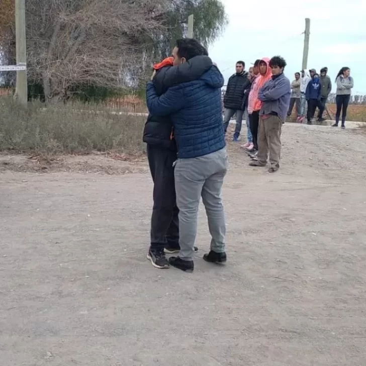 Una joven y su novio salieron a comprar en auto pero cayeron por un precipicio y murieron