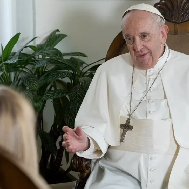 Papa Francisco: “De la crisis no se sale solo, se sale arriesgando y tomando al otro de la mano”