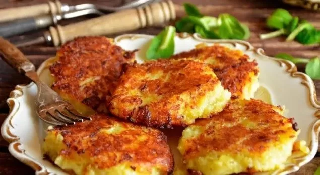 Papa rosti: receta fácil y económica rellena con mucho queso