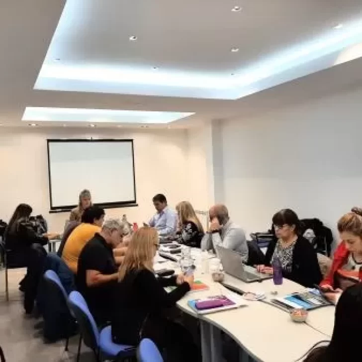 Paritarias estatales de Santa Cruz: salud y administración central con cláusula gatillo
