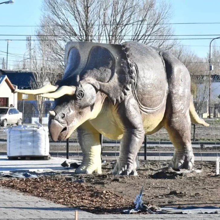 Llegaron los dinosaurios al nuevo “parque jurásico” de Río Gallegos