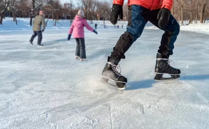 Cómo patinar sobre hielo, sin caerte en el intento 