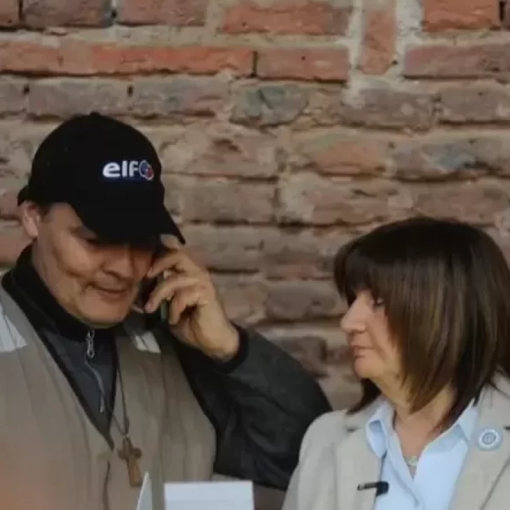 Patricia Bullrich fue a votar y tuvo problemas con la máquina de boleta electrónica: “Fue un desastre”