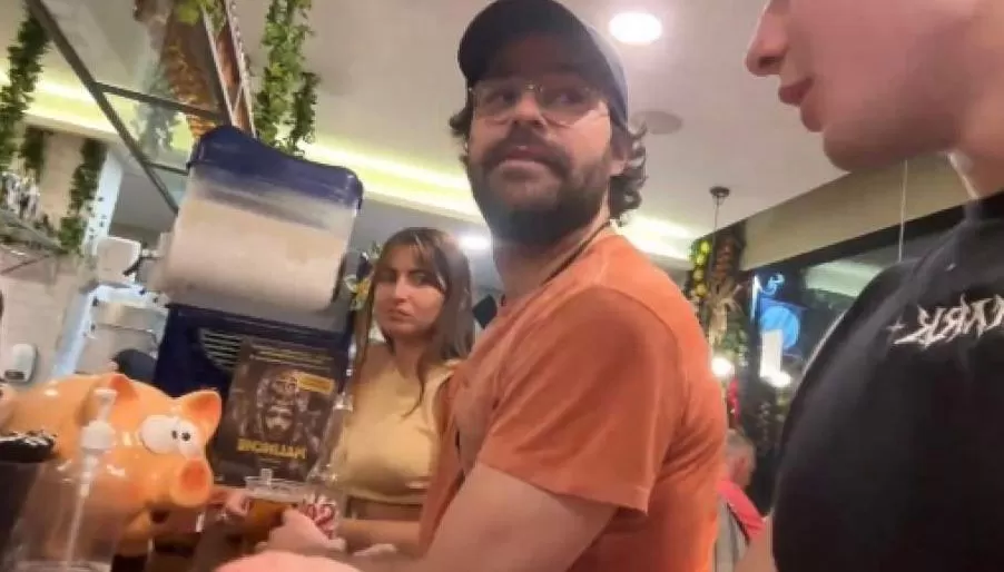 Video. El tenso cruce entre Peter Lanzani y un influencer: “Es más interesante que vos”