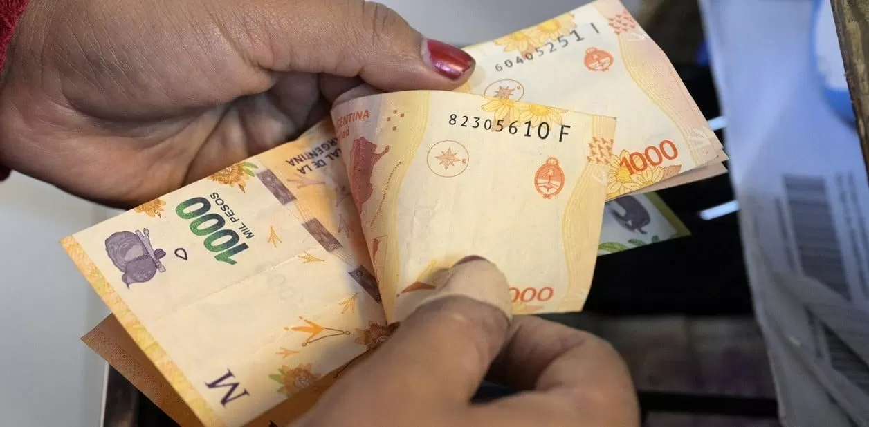 ANSES paga un bono de $15.000 a un sector de beneficiaros: conocé la fecha de cobro ANSES paga un bono de $15.000 a un sector de beneficiaros: conocé la fecha de cobro