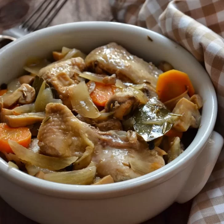 Pollo en escabeche: una receta económica para combatir los últimos días de frío