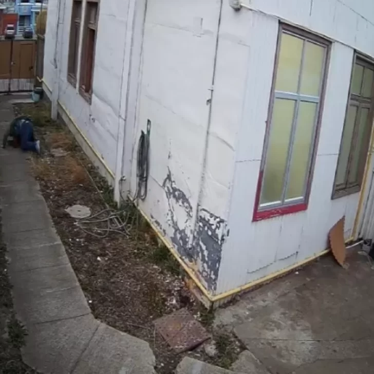 Video. Un hombre visitó un prostíbulo, se negó a pagar y se tiró por una puerta que daba al vacío Video. Un hombre visitó un prostíbulo, se negó a pagar y se tiró por una puerta que daba al vacío