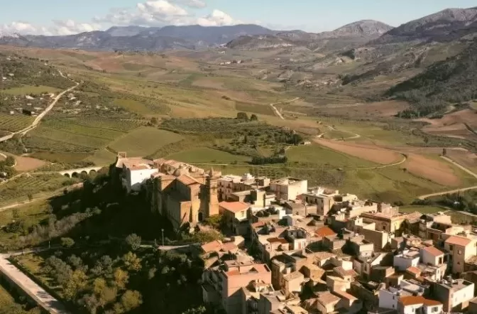 Buscan personas para vivir un año gratis en Sicilia: Cómo postularse