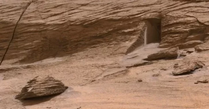 Un robot de la NASA descubrió una misteriosa puerta en Marte: De qué se trata