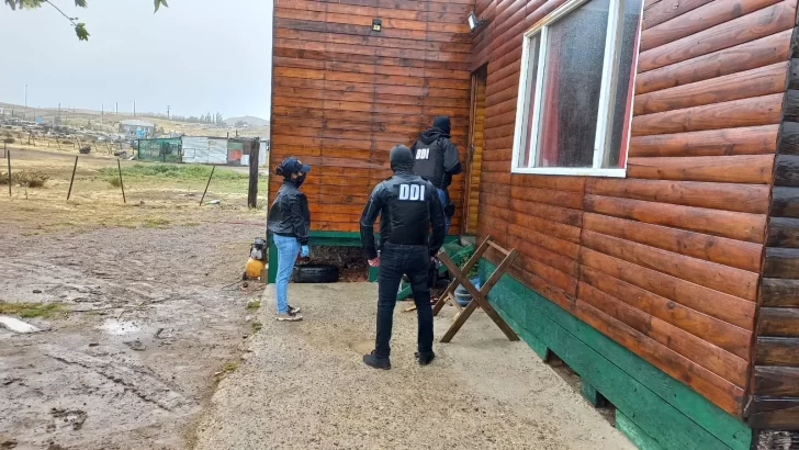 Policías de Puerto Deseado allanaron el domicilio de “las mecheras” y recuperaron parte del botín