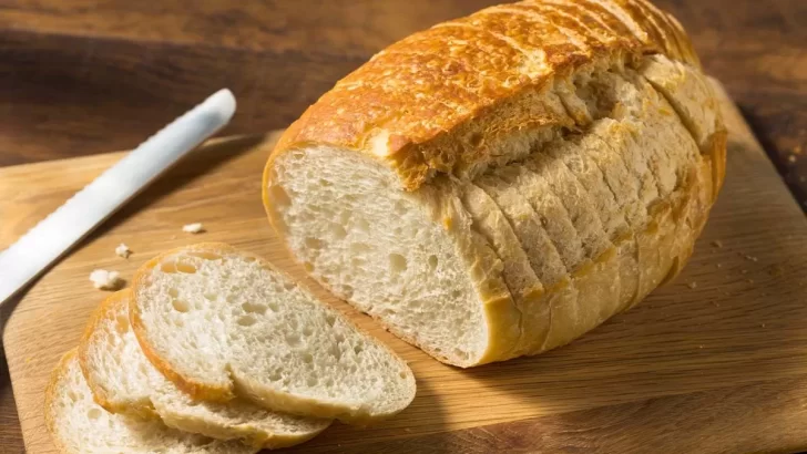 Pan lactal, pan de hamburguesa y pan integral: tres recetas económicas y muy fáciles para hacer en casa