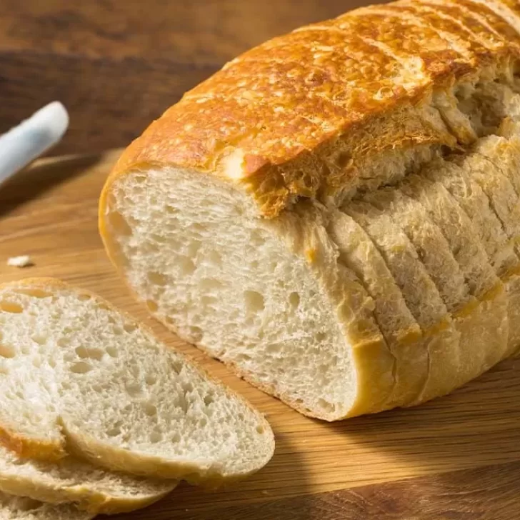 Pan lactal, pan de hamburguesa y pan integral: tres recetas económicas y muy fáciles para hacer en casa