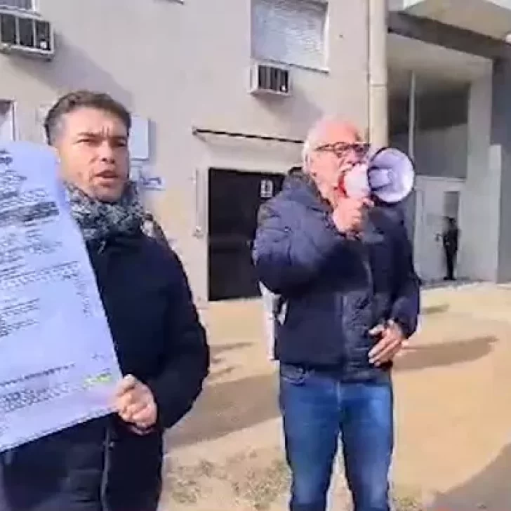 Aumentos de luz y gas: vecinos realizaron piquetes y reclamos en las sedes de Camuzzi y Edelap