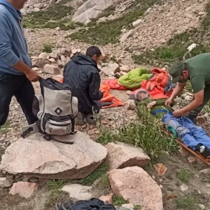 Personal de Gendarmería rescató a un andinista que cayó al vacío