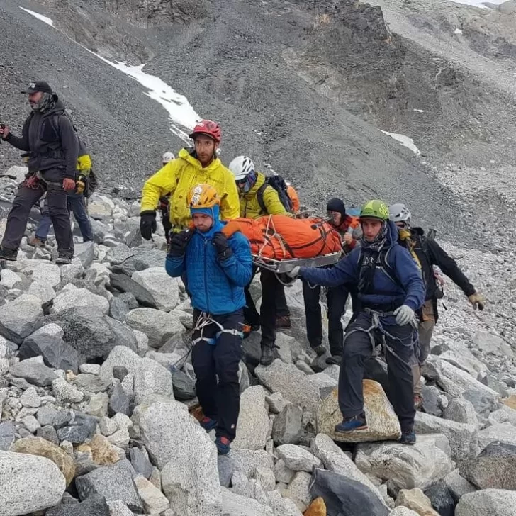 Rescataron con éxito el cuerpo del escalador alemán y será cremado en Río Gallegos Rescataron con éxito el cuerpo del escalador alemán y será cremado en Río Gallegos