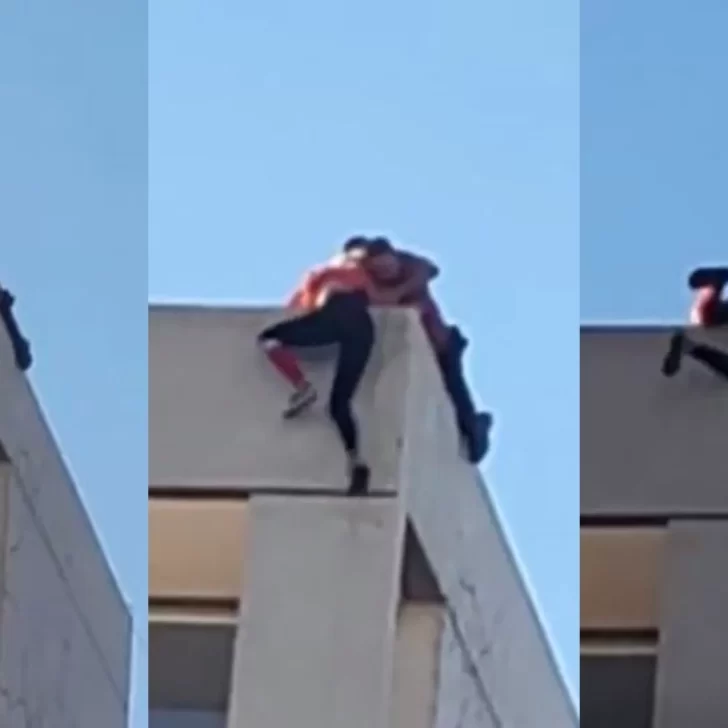 Video impresionante: rescataron a una mujer que intentó tirarse desde el piso 9 de un edifico de San Telmo