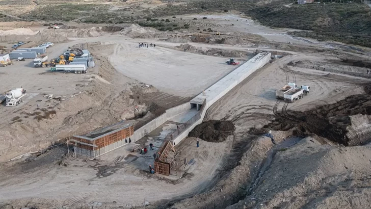 Ante el fuerte temporal que afecta a Comodoro, la obra del Reservorio 04 brindó buenos resultados