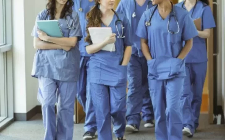 Se anotaron 8 médicos para cubrir las vacantes de residencias en Santa Cruz