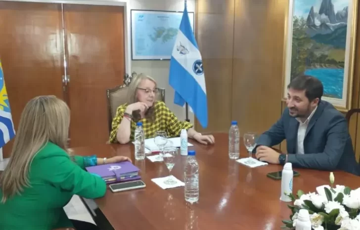 Alicia Kirchner continúa las reuniones: recibió a la presidenta comunal de Lago Posadas