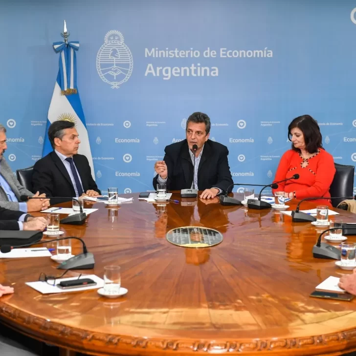 Sergio Massa levantó el paro de colectivos y anunció la conformación de una mesa de diálogo