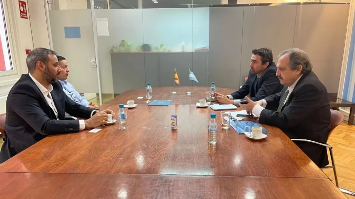La Flota Amarilla de Chubut planteó necesidad de tener un dólar competitivo a Ricardo Alfonsín en España