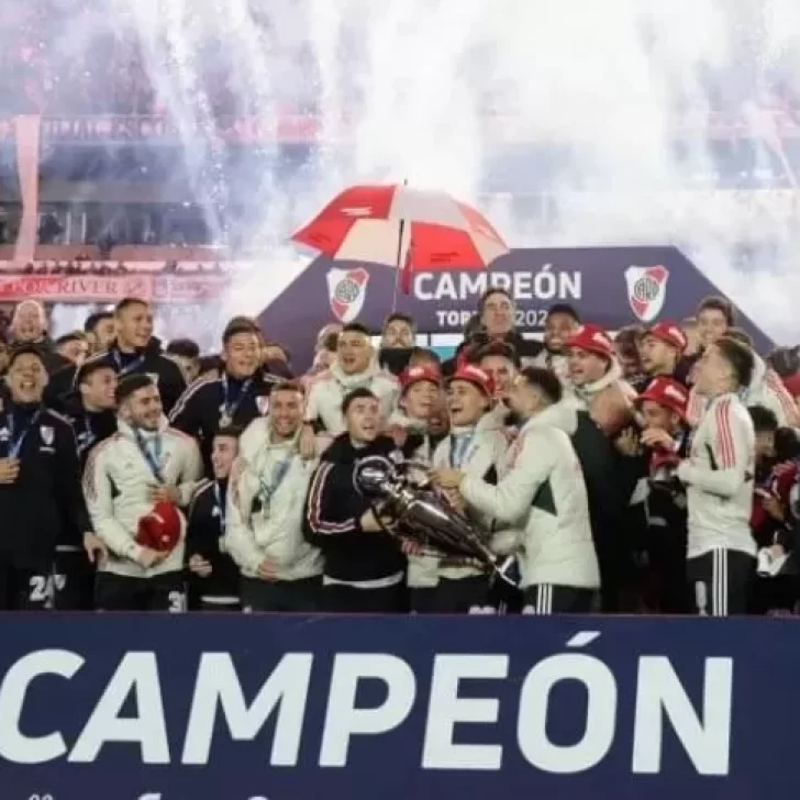 River recibió la copa de campeón y celebró con su gente en el Más Monumental