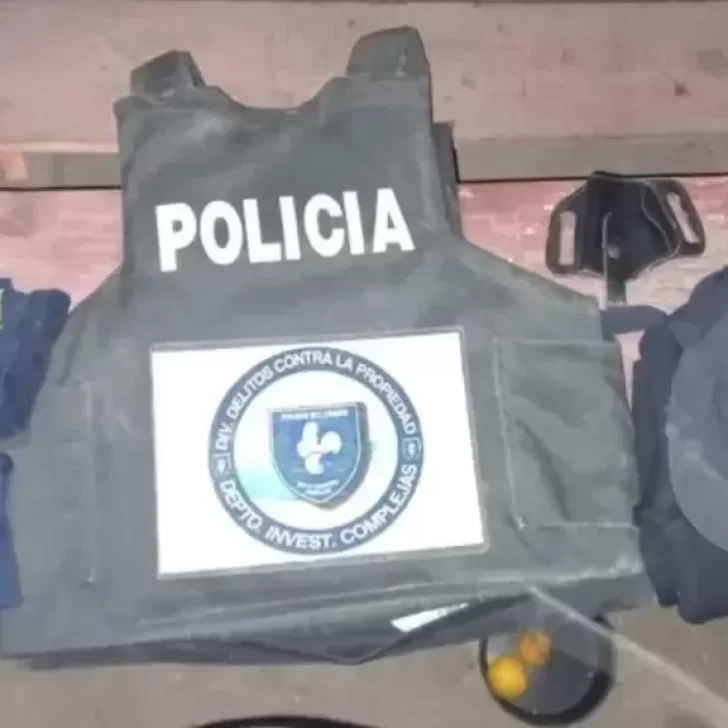 Robo de película: se hicieron pasar por policías y se robaron 1,5 millones de pesos, dólares, un auto y una moto