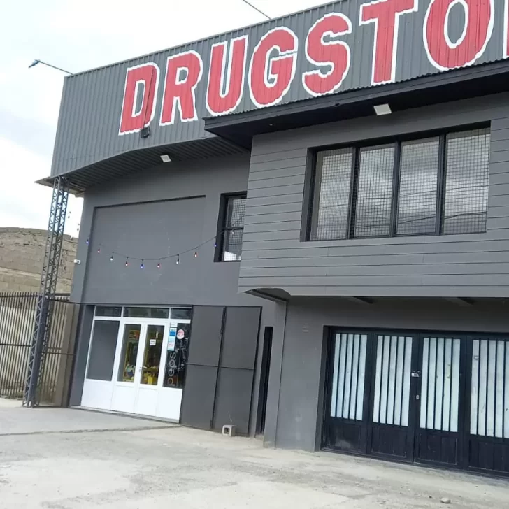 Cinco demorados en allanamientos por el robo de 400 mil pesos a un kiosco que funciona las 24 horas Cinco demorados en allanamientos por el robo de 400 mil pesos a un kiosco que funciona las 24 horas