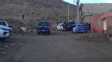 Caleta Olivia: tres hombres detenidos por resistencia a la autoridad y lesionar a un efectivo policial Caleta Olivia: tres hombres detenidos por resistencia a la autoridad y lesionar a un efectivo policial