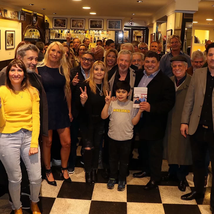 Rudy Ulloa presentó el libro de su vida junto a Néstor Kirchner Rudy Ulloa presentó el libro de su vida junto a Néstor Kirchner