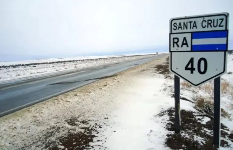 Restringen circulación en un tramo de la Ruta 40 por voladero y baja visibilidad