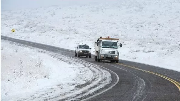 Fin de semana con nieve: restringen la circulación en rutas de Santa Cruz