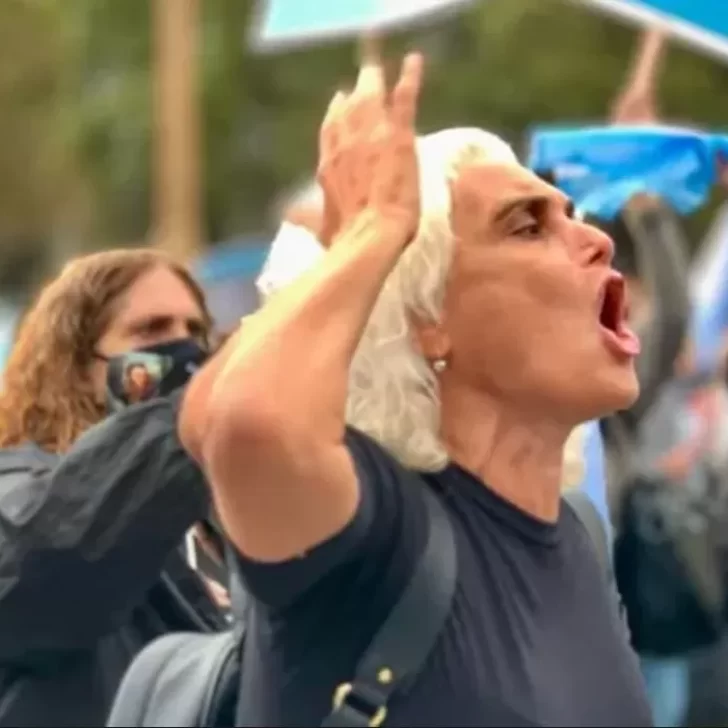 Allanaron la casa del Coco Basile por el atentado a Cristina Kirchner: buscan a su hija Sabrina Allanaron la casa del Coco Basile por el atentado a Cristina Kirchner: buscan a su hija Sabrina