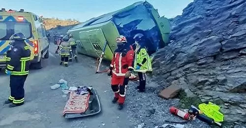 29 heridos: un colectivo volcó camino a Torres del Paine