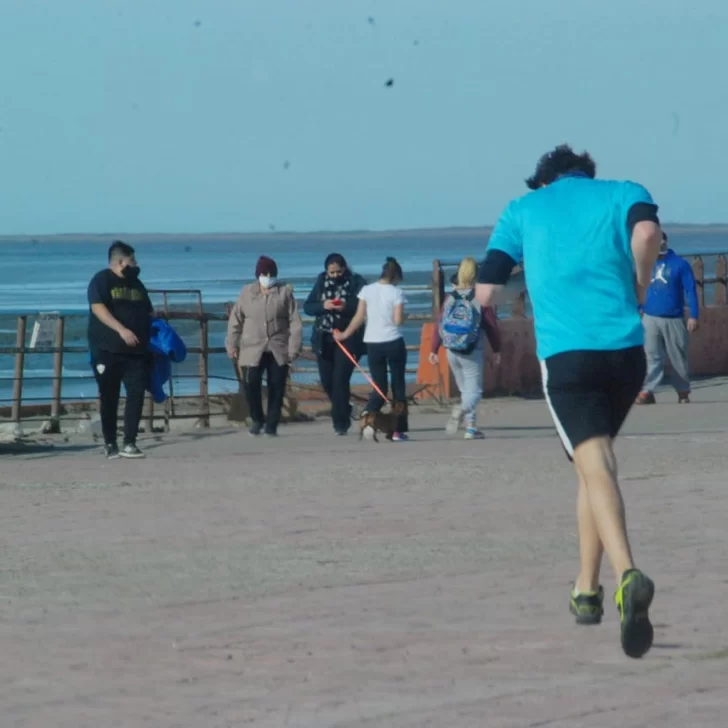 Runners piden que la costanera se convierta en peatonal durante el verano para pasear, hacer ejercicio y “evitar a los pisteritos”