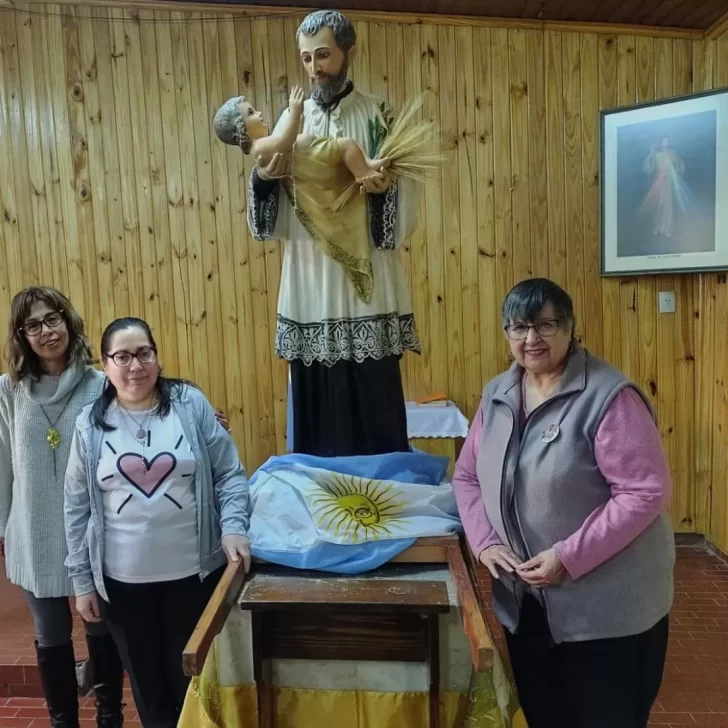 Vigilia y caravana en Caleta Olivia en la víspera del Día de San Cayetano