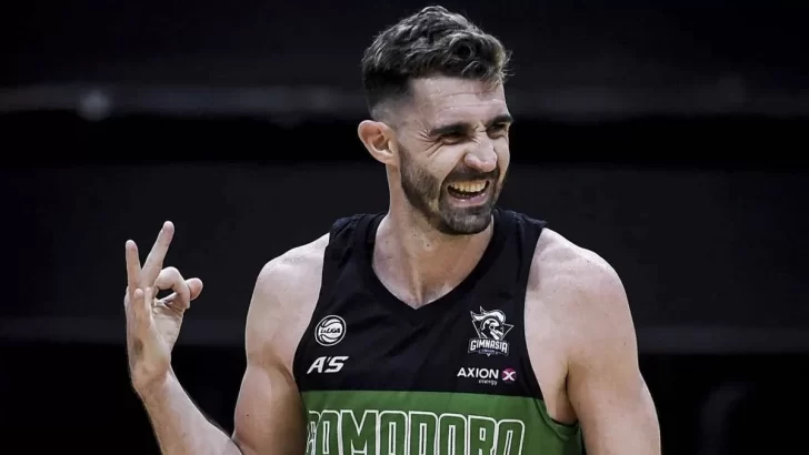 El jugador de básquet Seba Vega fue discriminado con insultos homofóbicos en pleno partido contra Quimsa