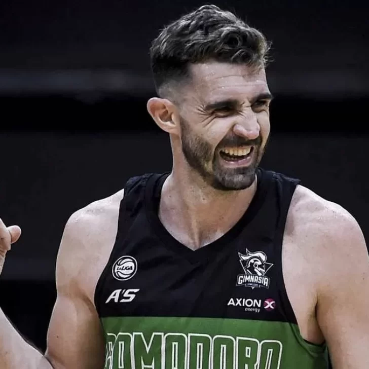 El jugador de básquet Seba Vega fue discriminado con insultos homofóbicos en pleno partido contra Quimsa