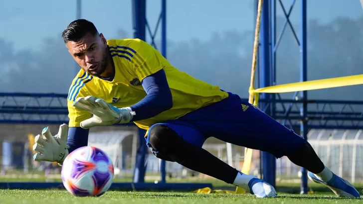 Sergio Romero fue operado por una nueva lesión en su rodilla y Boca decidió bajarle el sueldo