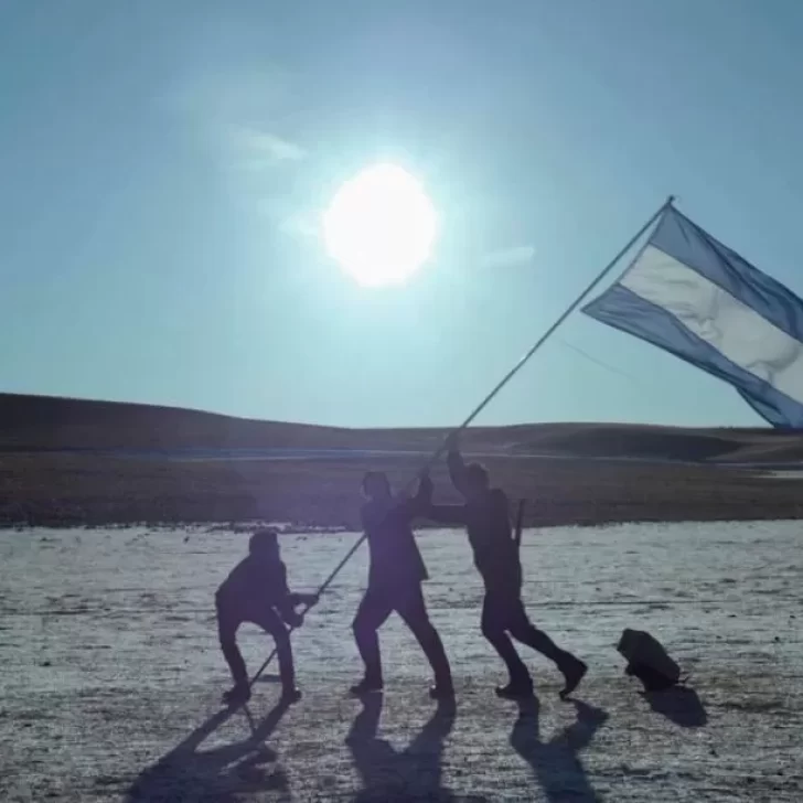 Secuestraron un avión que iba a Río Gallegos y lo desviaron a Malvinas: dónde ver la serie sobre el Operativo Cóndor 