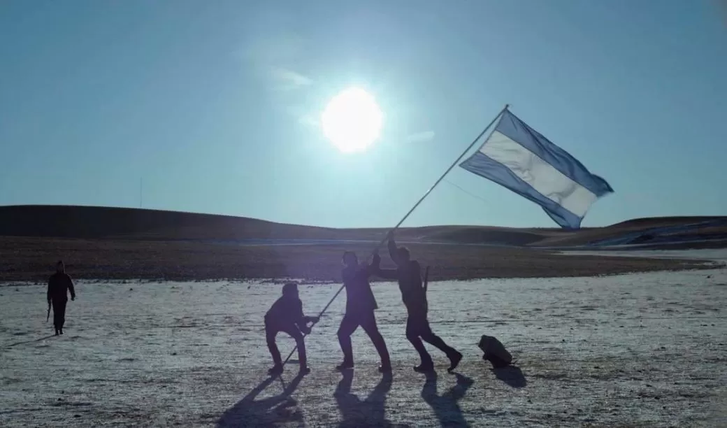 Secuestraron un avión que iba a Río Gallegos y lo desviaron a Malvinas: dónde ver la serie sobre el Operativo Cóndor 
